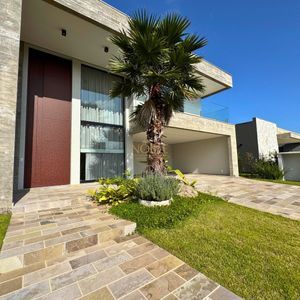 Casa de Condomínio com 311m², 3 dormitórios, 3 suítes, 2 vagas no Reserva das Águas em Torres para Comprar