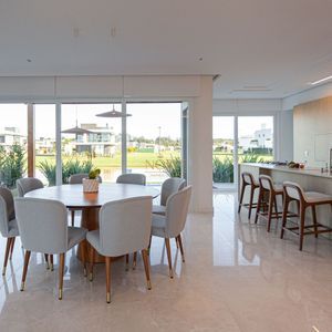 Casa com 263m², 3 dormitórios, 3 suítes, 2 vagas no Reserva das Águas em Torres para Comprar