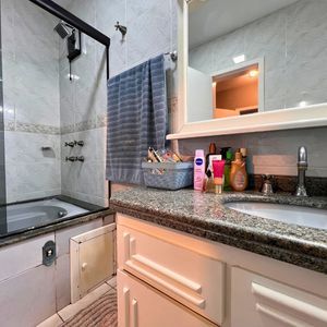 Casa com 184m², 3 dormitórios, 1 suíte, 2 vagas no bairro Igra Norte em Torres para Comprar