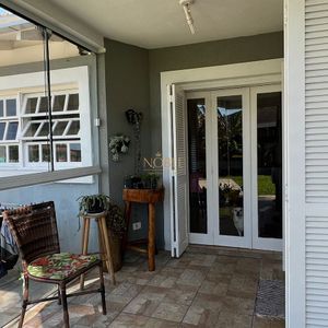 Sobrado com 290m², 4 dormitórios, 1 suíte, 2 vagas no bairro Igra Norte em Torres para Comprar