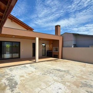 Casa com 215m², 3 dormitórios, 1 suíte, 2 vagas no bairro Morada das Palmeiras em Torres para Comprar