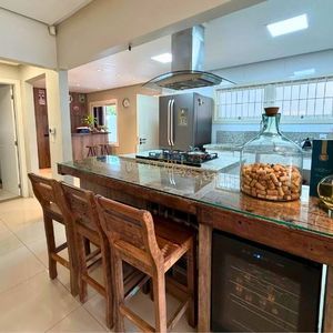Casa, 3 dormitórios, 1 suíte, 2 vagas no bairro Praia Grande em Torres para Comprar
