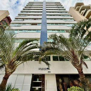 Apartamento com 118m², 3 dormitórios, 1 suíte, 2 vagas no Splendor em Torres para Comprar