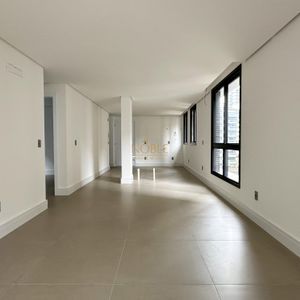 Apartamento com 97m², 2 dormitórios, 2 suítes, 1 vaga no Praça Quatro em Torres para Comprar