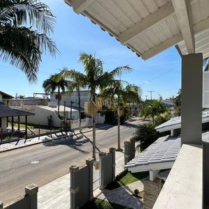 Sobrado com 290m², 4 dormitórios, 1 suíte, 2 vagas no bairro Igra Norte em Torres para Comprar