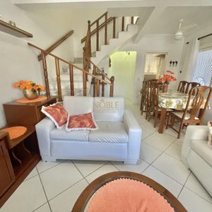 Casa com 500m², 7 dormitórios, 2 suítes, 2 vagas no bairro Centro em Torres para Comprar