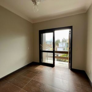 Casa com 180m², 4 dormitórios, 4 suítes, 2 vagas no bairro Praia da Cal em Torres para Comprar