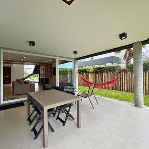 Casa de Condomínio com 435m², 4 dormitórios, 4 suítes, 4 vagas no Ocean Side em Torres para Comprar