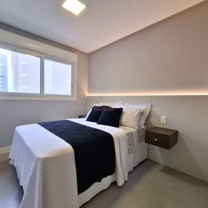 Apartamento com 77m², 2 dormitórios, 1 suíte, 2 vagas no Maui Residencial em Torres para Comprar