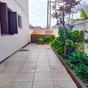 Apartamento com 94m², 3 dormitórios, 1 suíte, 2 vagas no Edifício Saron em Torres para Comprar