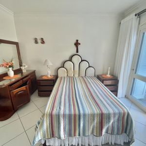 Casa com 500m², 7 dormitórios, 2 suítes, 2 vagas no bairro Centro em Torres para Comprar