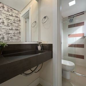 Casa com 600m², 4 dormitórios, 1 suíte, 4 vagas no bairro Igra Norte em Torres para Comprar