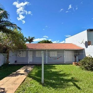 Casa com 209m², 3 dormitórios, 1 suíte, 2 vagas no bairro Igra em Torres para Comprar