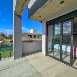 Casa de Condomínio com 350m², 3 dormitórios, 3 suítes, 2 vagas no Condomínio Ilhas Park em Torres para Comprar