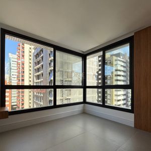 Apartamento com 98m², 2 dormitórios, 2 suítes, 2 vagas no Praça Quatro em Torres para Comprar