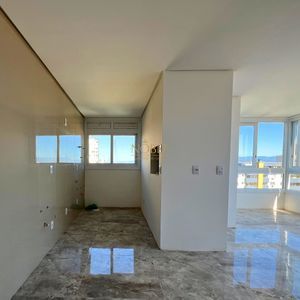 Apartamento com 166m², 3 dormitórios, 3 suítes, 2 vagas no La Vistara em Torres para Comprar