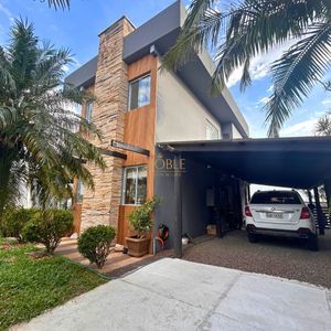 Casa com 170m², 2 dormitórios, 3 vagas no bairro Centenário em Torres para Comprar