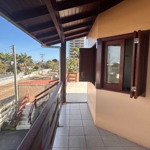 Casa, 6 dormitórios, 2 vagas no bairro Praia da Cal em Torres para Comprar