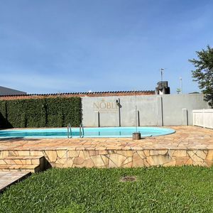 Sobrado com 290m², 4 dormitórios, 1 suíte, 2 vagas no bairro Igra Norte em Torres para Comprar