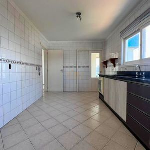 Apartamento com 140m², 3 dormitórios, 1 suíte, 1 vaga no Residencial Veneza em Torres para Comprar