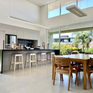 Casa de Condomínio com 290m², 4 dormitórios, 2 suítes, 2 vagas no Ocean Side em Torres para Comprar