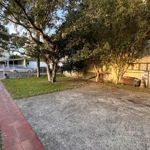Casa, 3 dormitórios, 2 vagas no bairro Centro em Torres para Comprar