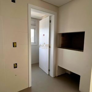 Apartamento com 121m², 3 dormitórios, 3 suítes, 1 vaga no Punta Del Sole em Torres para Comprar