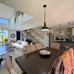 Casa de Condomínio com 280m², 4 dormitórios, 4 suítes, 4 vagas no Ocean Side em Torres para Comprar