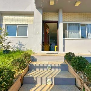 Sobrado com 350m², 4 dormitórios, 4 suítes, 2 vagas no bairro Centenário em Torres para Comprar