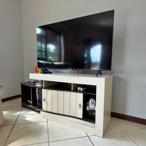 Casa com 145m², 3 dormitórios, 1 suíte, 2 vagas no bairro Igra Sul em Torres para Comprar