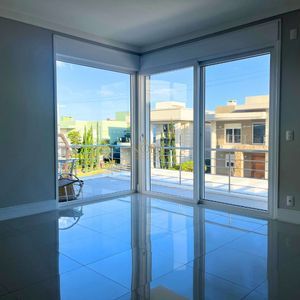 Casa de Condomínio com 320m², 4 dormitórios, 4 suítes, 4 vagas no Ocean Side em Torres para Comprar