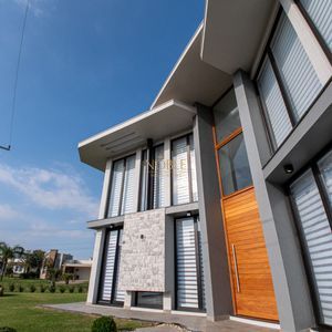 Casa de Condomínio com 591m², 5 dormitórios, 5 suítes, 2 vagas no Ocean Side em Torres para Comprar