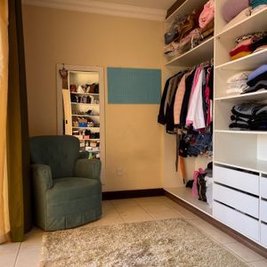 Casa com 300m², 3 dormitórios, 3 suítes, 4 vagas no bairro Centro em Torres para Comprar