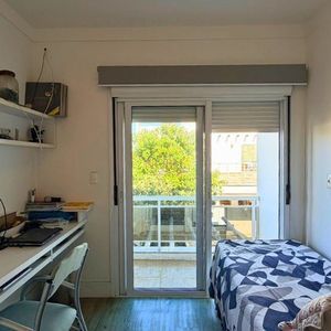 Casa com 400m², 5 dormitórios, 1 suíte, 4 vagas no bairro Stan em Torres para Comprar