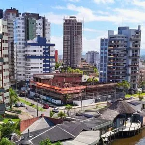 Cobertura com 465m², 4 dormitórios, 4 suítes, 2 vagas no Legend em Torres para Comprar
