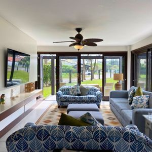 Casa com 518m², 5 dormitórios, 2 suítes, 2 vagas no bairro Praia Grande em Torres para Comprar