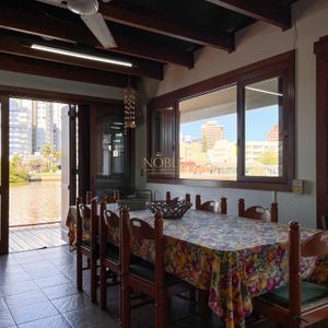 Casa com 338m², 4 dormitórios, 2 suítes, 3 vagas no bairro Centro em Passo de Torres para Comprar