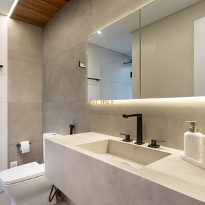 Casa com 244m², 4 dormitórios, 4 suítes, 2 vagas no Condomínio Ilhas Park em Torres para Comprar