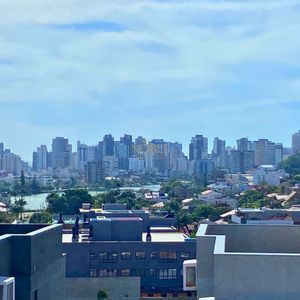 Apartamento com 67m², 2 dormitórios, 1 vaga no Majestic Residencial em Torres para Comprar