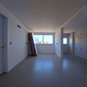 Apartamento com 53m², 1 dormitório, 1 suíte, 1 vaga no Punta Del Sole em Torres para Comprar