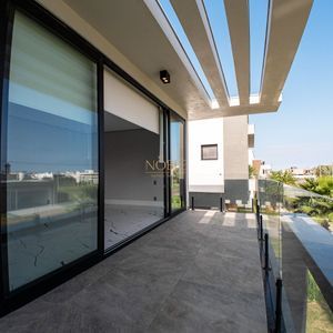 Casa de Condomínio com 591m², 5 dormitórios, 5 suítes, 2 vagas no Ocean Side em Torres para Comprar