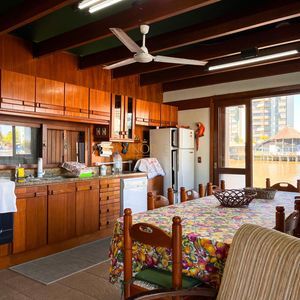 Casa com 338m², 4 dormitórios, 2 suítes, 3 vagas no bairro Centro em Passo de Torres para Comprar