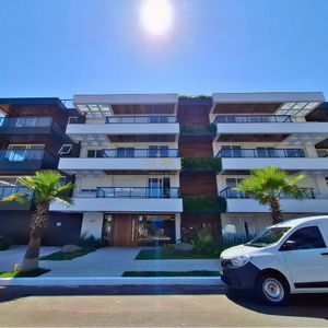 Apartamento com 74m², 2 dormitórios, 1 suíte, 1 vaga no Residencial Acrópole em Torres para Comprar