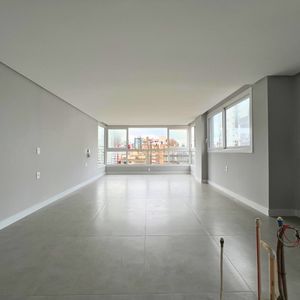 Apartamento com 90m², 2 dormitórios, 2 suítes, 2 vagas no Maui Residencial em Torres para Comprar