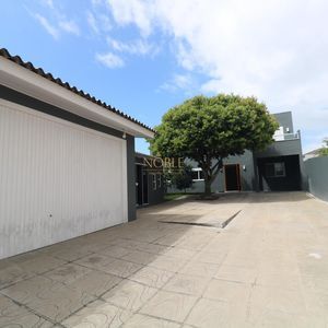 Sobrado com 220m², 5 dormitórios, 4 suítes, 3 vagas no bairro Stan em Torres para Comprar