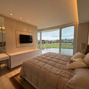 Casa de Condomínio com 359m², 4 dormitórios, 4 suítes, 2 vagas no Reserva das Águas em Torres para Comprar