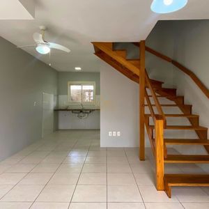 Sobrado com 78m², 3 dormitórios, 1 vaga no Residencial Bela Vista em Torres para Comprar