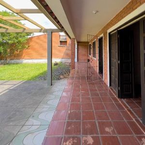 Casa com 100m², 2 dormitórios, 3 vagas no bairro Praia da Cal em Torres para Comprar