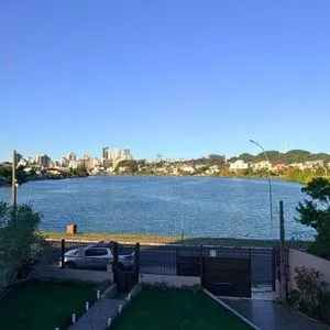 Casa com 243m², 4 dormitórios, 1 suíte, 2 vagas no bairro Stan em Torres para Comprar