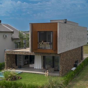 Casa de Condomínio com 244m², 4 dormitórios, 4 suítes, 2 vagas no Condomínio Ilhas Park em Torres para Comprar